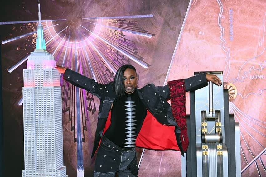 Empire State Buildingさんのインスタグラム写真 - (Empire State BuildingInstagram)「Welcoming @theebillyporter to the Empire State Building to kick off Pride Weekend in NYC」6月23日 5時56分 - empirestatebldg