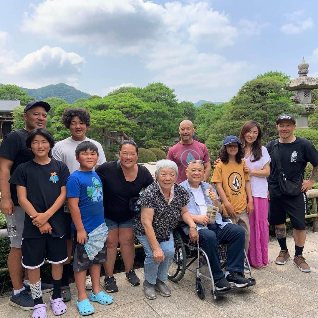 上田ユキエのインスタグラム：「🇺🇸 Family Japan Trip 🇯🇵 前半戦。広島県〜鳥取県〜島根県〜山口県。広島原爆ドーム、大山、出雲大社、足立美術館、宮島、錦帯橋。  #family #trip #japan」