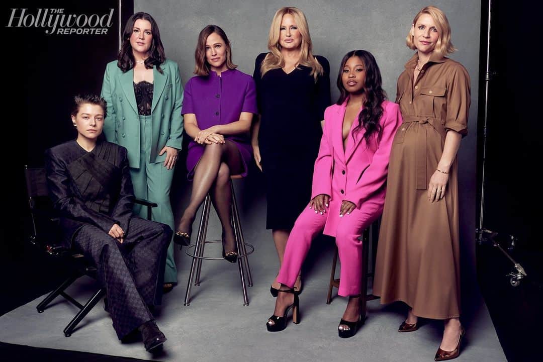 ハリウッド・リポーターのインスタグラム：「During the drama actress #THRRoundtable, #JenniferCoolidge, #DominiqueFishback, #ClareDanes, #EmmaDarcy, #JenniferGarner and #MelanieLynskey join together for a discussion about the roles they're not offered, the problem with having a public life and giving notes: “I think we should have therapists on set," Fishback says. Hit the link in bio for the full conversation. ⁠ ⁠ Photographer: Charles W. Murphy @still_charlie」