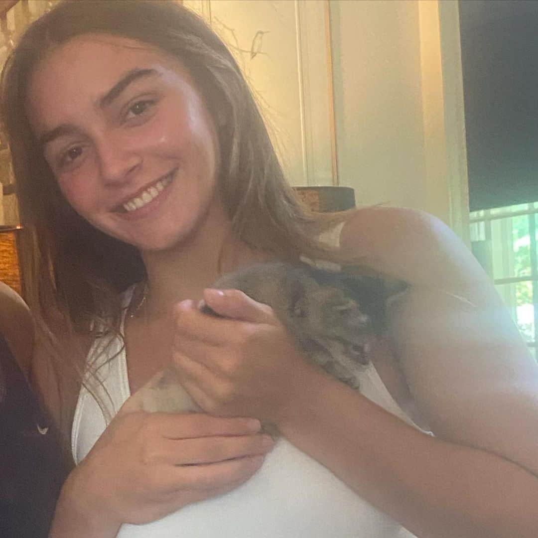 アンジー・ハーモンのインスタグラム：「Happy, HAPPY 18 to you gorgeous avery!! You have accomplished sooo much & grown  so impressively in so many ways! You are the light of the world & watching grow from a princess to a queen has been my greatest honor. I thank God every day for the gift of being your momma! I love you Avery… More than anything and everything!」
