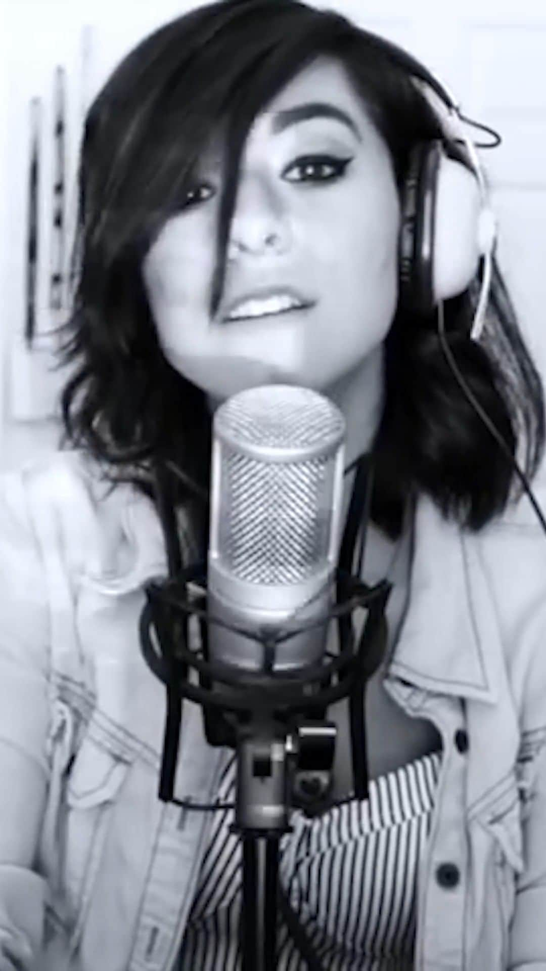 クリスティーナ・グリミーのインスタグラム：「#RememberingChristinaGrimmie and her mesmerizing rendition of Do I Wanna Know. This version lives in our minds rent free 💚」