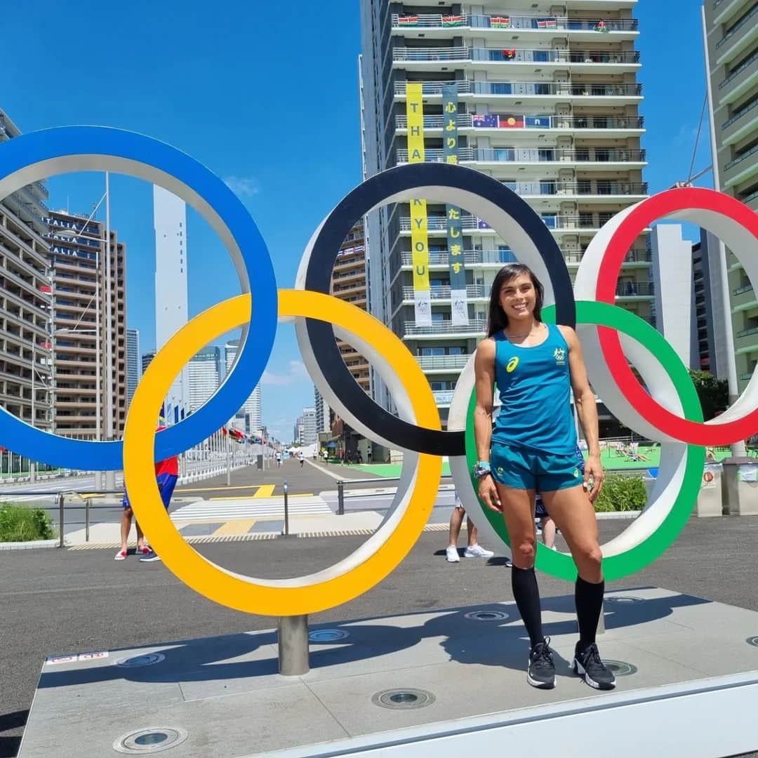 Angeline BLACKBURNさんのインスタグラム写真 - (Angeline BLACKBURNInstagram)「Happy Olympic Day! 💚💛  @olympics  #OlympicDay #ausolympicteam #trackandfield #athletics #sport #running #Olympics #australia」6月23日 7時11分 - ang_blackburn