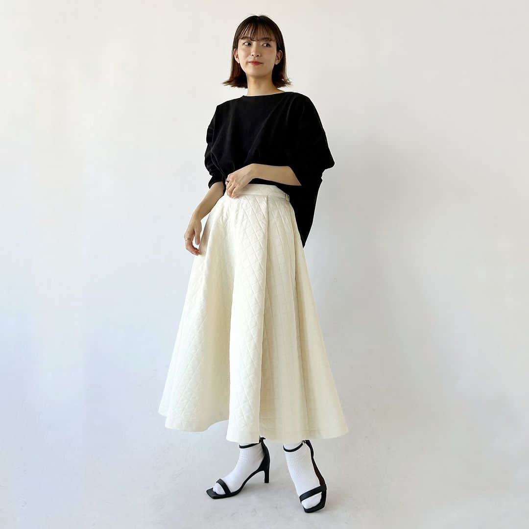 イーザッカマニアストアーズのインスタグラム：「. ＼📣NEW ITEM ／  特別感のある装いに仕上げる、大人の格上げアイテム🕯  キルティング風のダイヤジャガード素材で 新鮮な気分を味わえるスカート。 デイリーコーデを技いらずで トレンドライクにアップデートできます。  ダイヤジャガード フレアスカート  🔎2200794 ¥6,990  着用staff かなやん 159cm  ＝＝＝＝＝   #ezakkamania #イーザッカマニアストアーズ #イーザッカマニア #スカート #ロングスカート #キルティングスカート #キルティング  #大人コーデ #きれいめ ＃きれいめコーデ #夏 #夏コーデ #新作 #夏服 #夏服コーデ #今日のコーデ #20代ファッション #30代ファッション #40代ファッション #神戸ファッション」