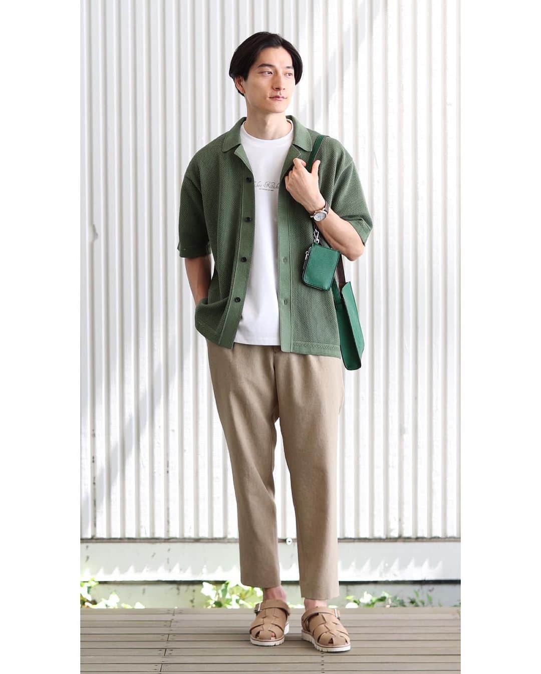 のインスタグラム：「【Recommend Item】 シャツ感覚でさらりと羽織りたい、清涼感のあるサマーニットカーデ。 Tシャツの上からさらっと羽織るだけで、清涼感ある大人なサマー・スタイリングをお楽しみいただけます。   今すぐ着れて、初秋のまだ暑い時期まで、幅広いシーンで活躍する1着。 豊富な6色のカラーバリエーション。ぜひ、お気に入りのカラーを見つけてください。   「スポンディッシュ ニットシャツ」 No. 070-16045 ¥17,600-(tax in) ⁡ ⁡ ⁡ ⁡ ⁡ #TAKEOKIKUCHI #2023Summer #MENSFASHION #MENSWEAR #MIDSUMMER #タケオキクチ #2023夏 #メンズファッション #夏スタイル #シャツ #羽織 #ニット#洗える」