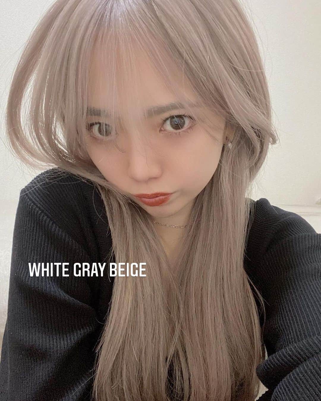 Beleza_official_instagramのインスタグラム：「お客さまphoto♡ 夏はこんな色味も人気🎀  #ブリーチ2回 から♡  ＊選択クーポン＊ 【emi指名限定】と記載のメニューからお選びください  カット＋Wカラー＋内部補修トリートメント　¥20,000〜 カット＋ハイブリーチカラー＋内部補修トリートメント　¥26,400〜  ご予約はプロフィールに記載のURLホットペッパー又は、dmから 初回は髪の履歴や状態によりお時間が長くかかる可能性がありますのでハイブリーチメニューでのご予約がオススメです❕  ブリーチはだれを任せるかで仕上がりも、今後の髪の状態もとっても差がでる技術です ハイクオリティなヘア是非お任せください🎀  来店時にケアの方法もたっぷり お伝えします♡ ダメージレスでムラのない艶ハイトーン一緒に育てていきましょう🌙💫  #ヘアカラートレンド#リタッチブリーチ#ブリーチカラー#ブロンド#ハイトーン#ハイトーンカラー#ハイトーンピンク#ピンクカラー#ハイトーンミルクティー#グレージュカラー#ミルクティー#ミルクティーカラー#ピンクミルクティー#ミルクティーベージュ#ブロンドヘアー#ブロンドカラー#インナーカラー#ハイトーンボブ#ホワイトピンク#ピンクベージュ#ピンクブロンド#ホワイトベージュ#ホワイトカラー#ホワイトブロンド#抜きっぱなし#抜きっぱなしブロンド#emi_special」