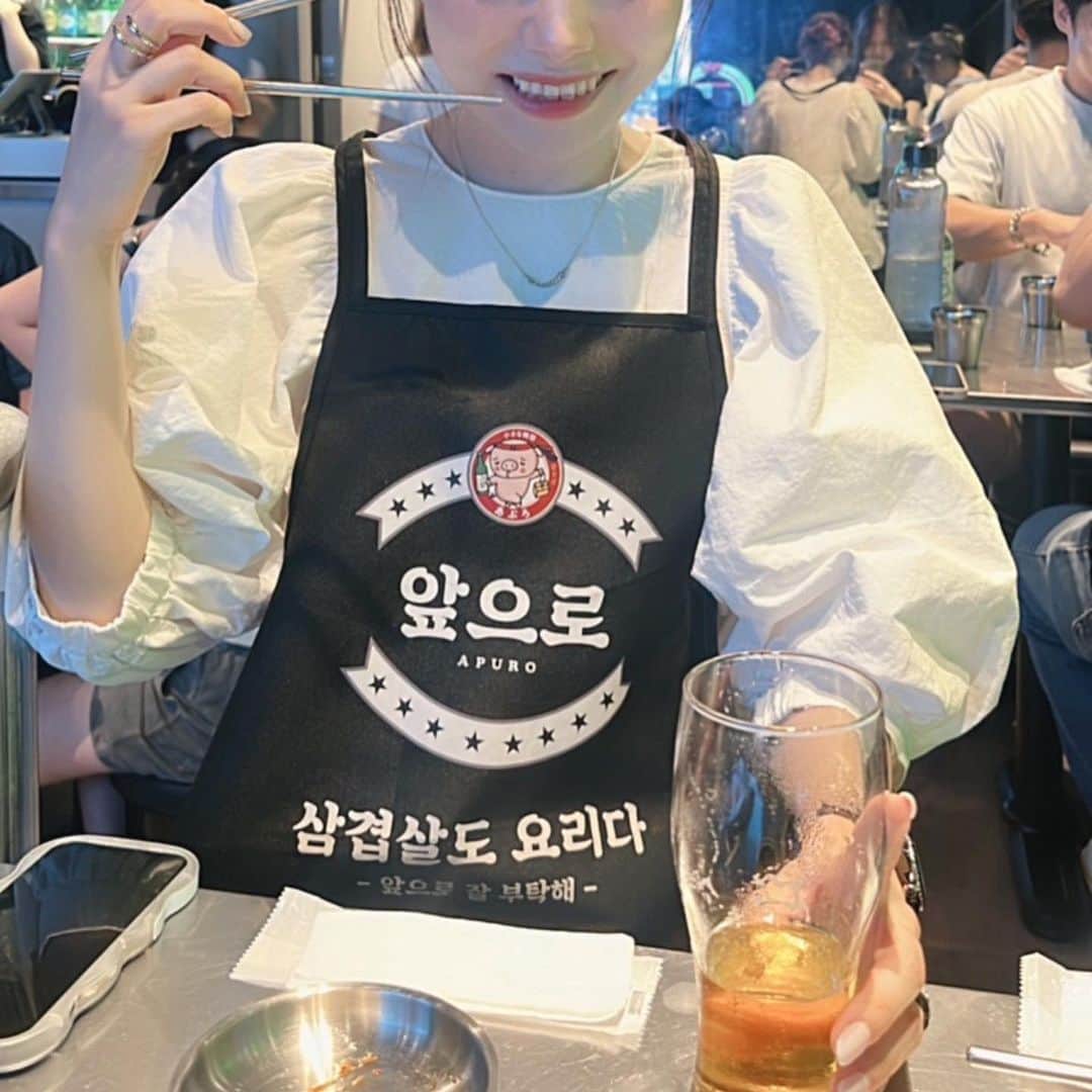 sayocoのインスタグラム：「可愛いふたりと楽しかった夜🥢🇰🇷🩷 #jouetieSTAY会 ☜  巨大スクリーンでKpopアイドル様方拝める 2階の席最高すぎた🥹🙏  ギリ小学校かぶらないくらい歳の差あるのに あそんでくれてアリガトウ👵🏻😇❤️‍🩹ｗ たくさんのぴりのお恵みにも大感謝🥲💖  お店の料理も美味しかったしまた行きたい🐖💗」