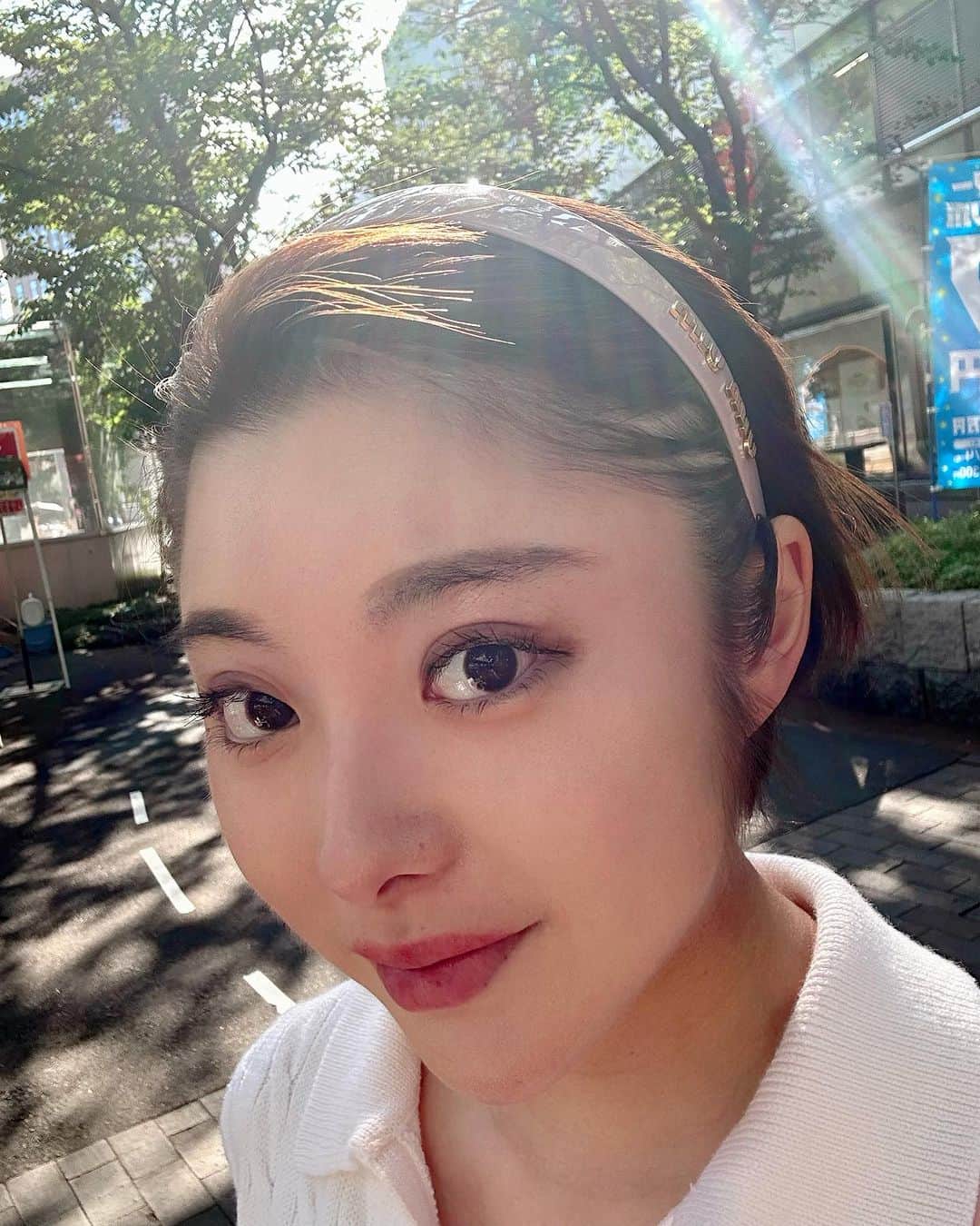 のインスタグラム：「今日もあっつい〜😩❤️  日差しを浴びて楽しくすごそーっ 🦀ランチ行ってきまーす❤️」