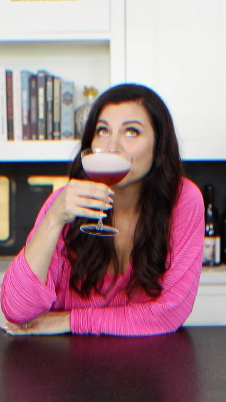 ティファニー・ティーセンのインスタグラム：「The Pink Lady. This easy cocktail is suitable for your next girls’ night in, not suitable for white couches or rugs. Don’t say I didn’t warn you. Recipe in #HereWeGoAgain 💖」