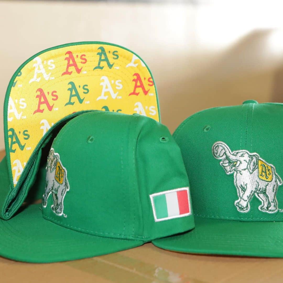 オークランド・アスレチックスさんのインスタグラム写真 - (オークランド・アスレチックスInstagram)「Kicking off Italian Heritage Night with a special hat giveaway and a pregame performance by Ancora! 🇮🇹」7月22日 11時15分 - athletics