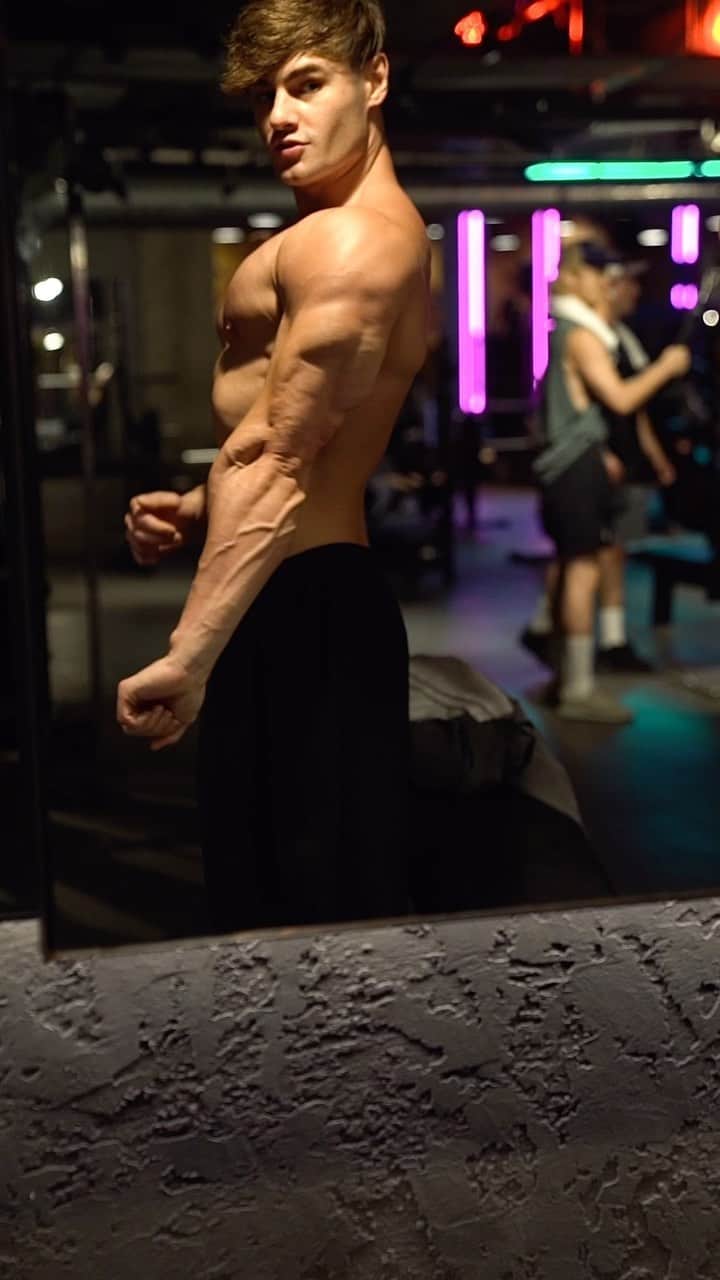 Jeff Seidのインスタグラム：「3 weeks out」