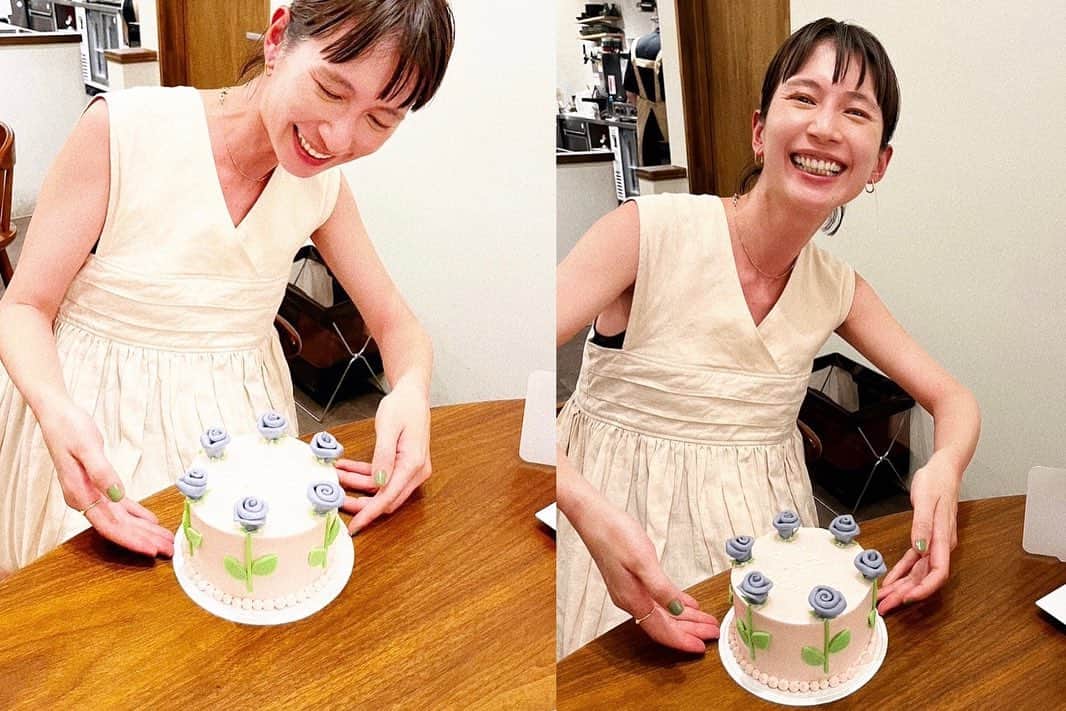 kazumiさんのインスタグラム写真 - (kazumiInstagram)「大好きなおふたりが @a.ishiiiii  @yokoyosh ✨ 早めの誕生日をお祝いしてくださった😭🎂🩷 う、う、うれしすぎる🥹💜  いつだってセンスの塊で尊敬😭 そして面白くて最高すぎるおふたり、、✨✨  頂いた @sweetch_cake  のケーキも 可愛いくて、可愛いくて、、🌹 大コーフン、、！！ 食べるのがもったいなくて しばし眺めてニヤニヤしていた🥹  お腹もいっぱい食べて飲んで 最高に幸せだった日🐓🤍  ありがたや×100🙇🏻‍♀️🙏✨✨✨」7月22日 11時24分 - kazumi0728