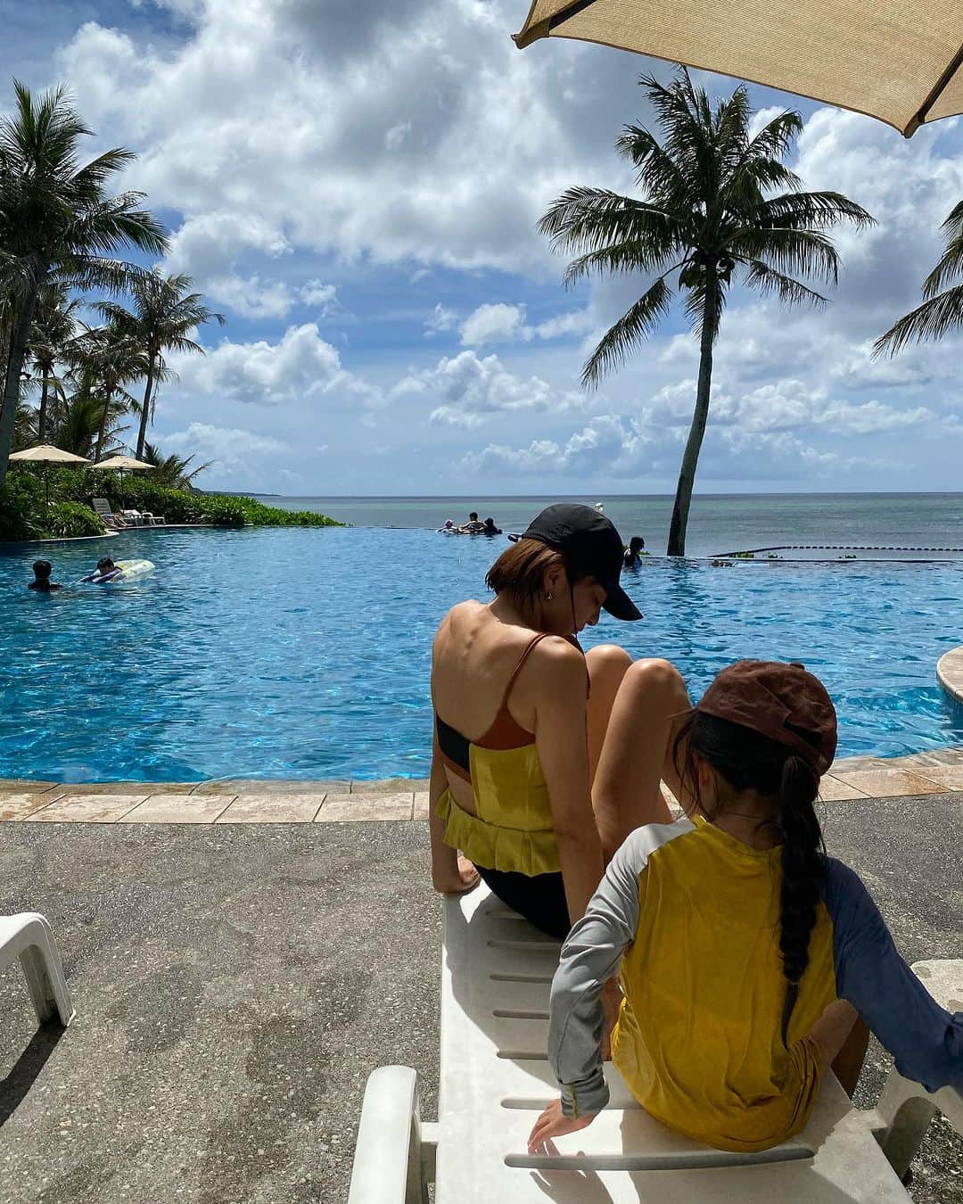 のインスタグラム：「旅から帰ってきて日常の生活に戻ると物足りなさを感じるけど、これからが夏休み本番😂（9月初旬まで休みomg!!）規則正しく。勉強もコツコツ頑張って。8月のバレエ発表会に向けて精一杯頑張りましょう💕  #夏休み　#伊藤家の夏休み2023 #okinawa」
