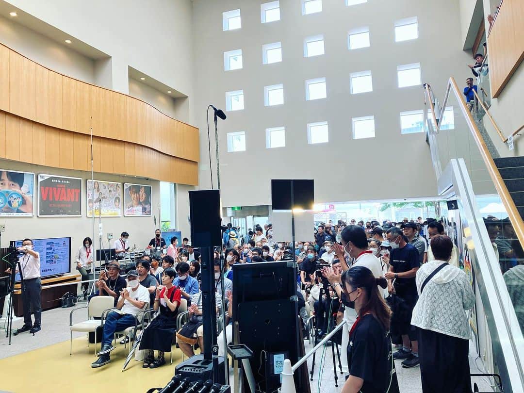 常盤よしこのインスタグラム：「RKKラジオフェス開催中〜❤️ RKKアトリウムで5時までです♫ 盛り上がってまーす😊  #rkkラジオフェス#rkkラジオ」
