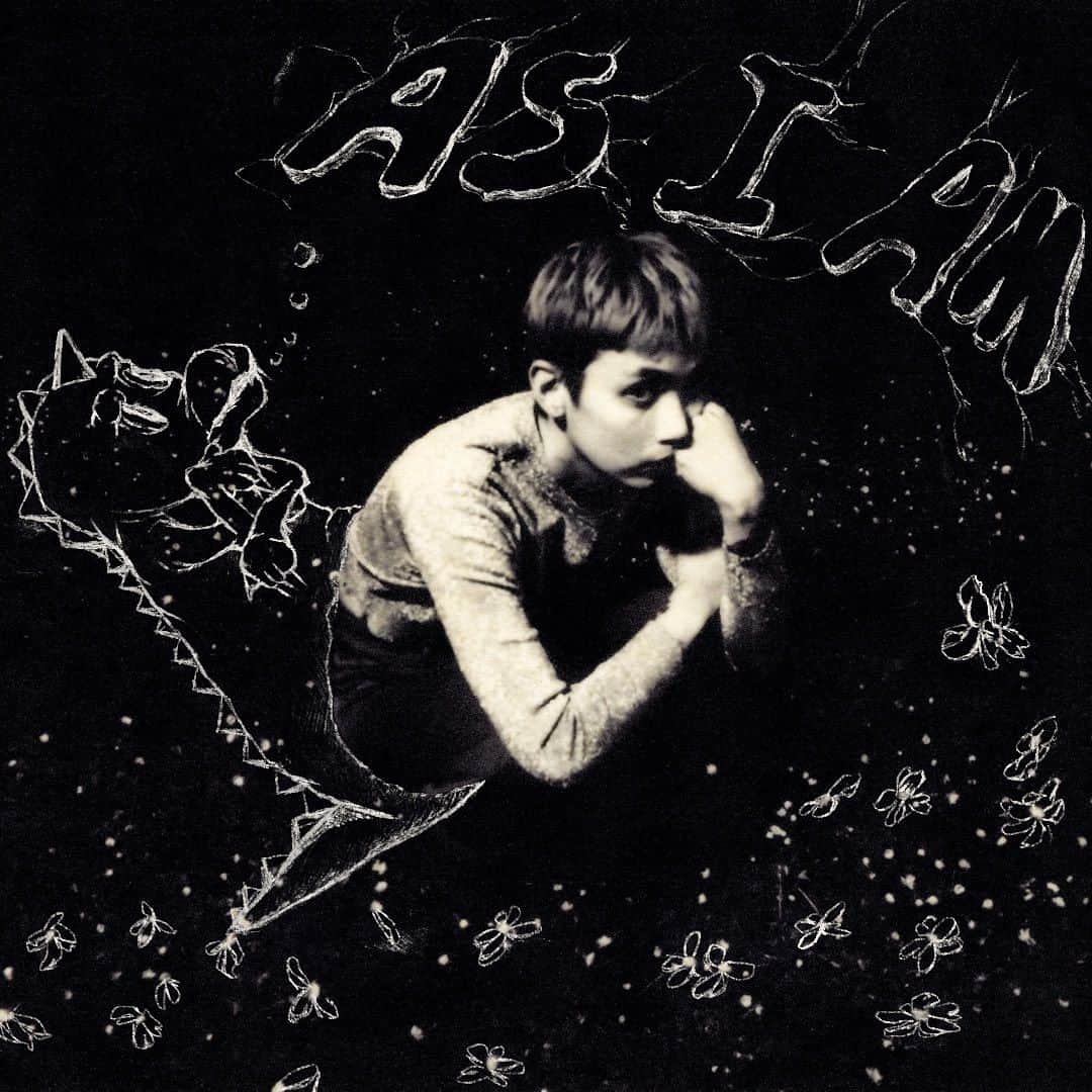 ジュヨンのインスタグラム：「As I Am out noww go stream that👻👀」