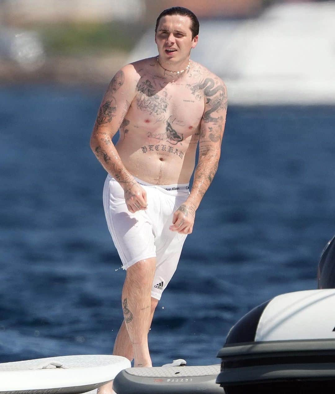 Just Jaredさんのインスタグラム写真 - (Just JaredInstagram)「Brooklyn Beckham strips off his shirt to play in the water during a trip to Saint-Tropez with Nicola Peltz. We've got more pics of the couple over at JustJared.com! #BrooklynBeckham #NicolaPeltz Photos: Splash, Backgrid」7月22日 3時04分 - justjared