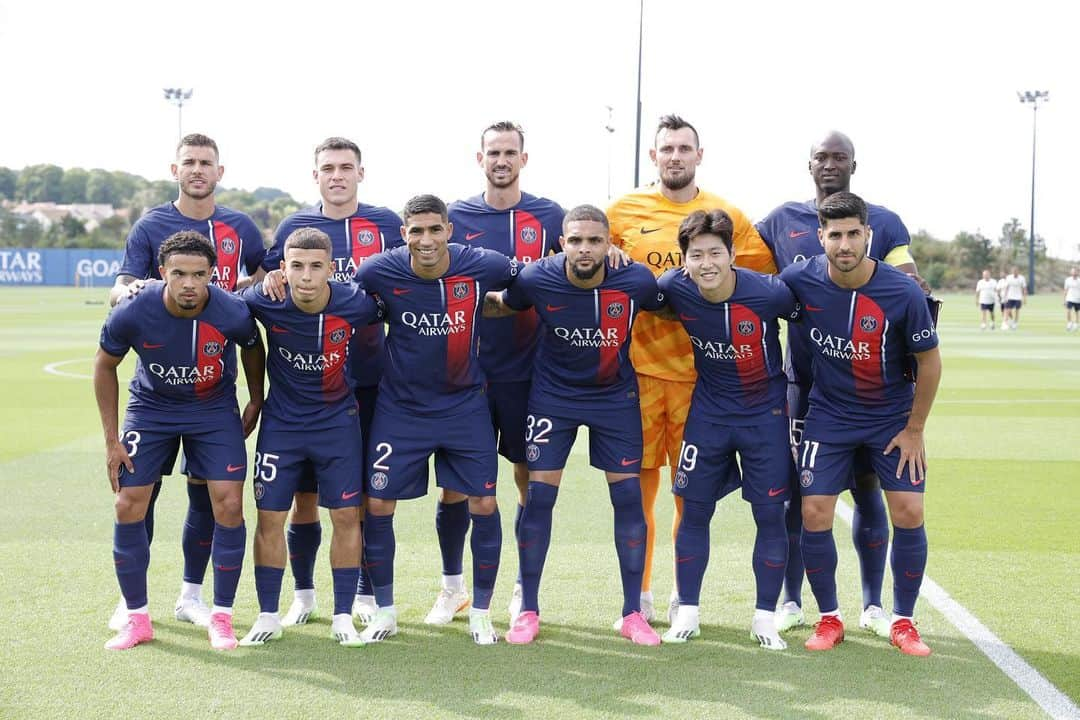 ライヴィン・クルザワさんのインスタグラム写真 - (ライヴィン・クルザワInstagram)「Toujours une  fierté de porter ce maillot 🔴🔵 #presaison @psg」7月22日 3時05分 - kurzawa