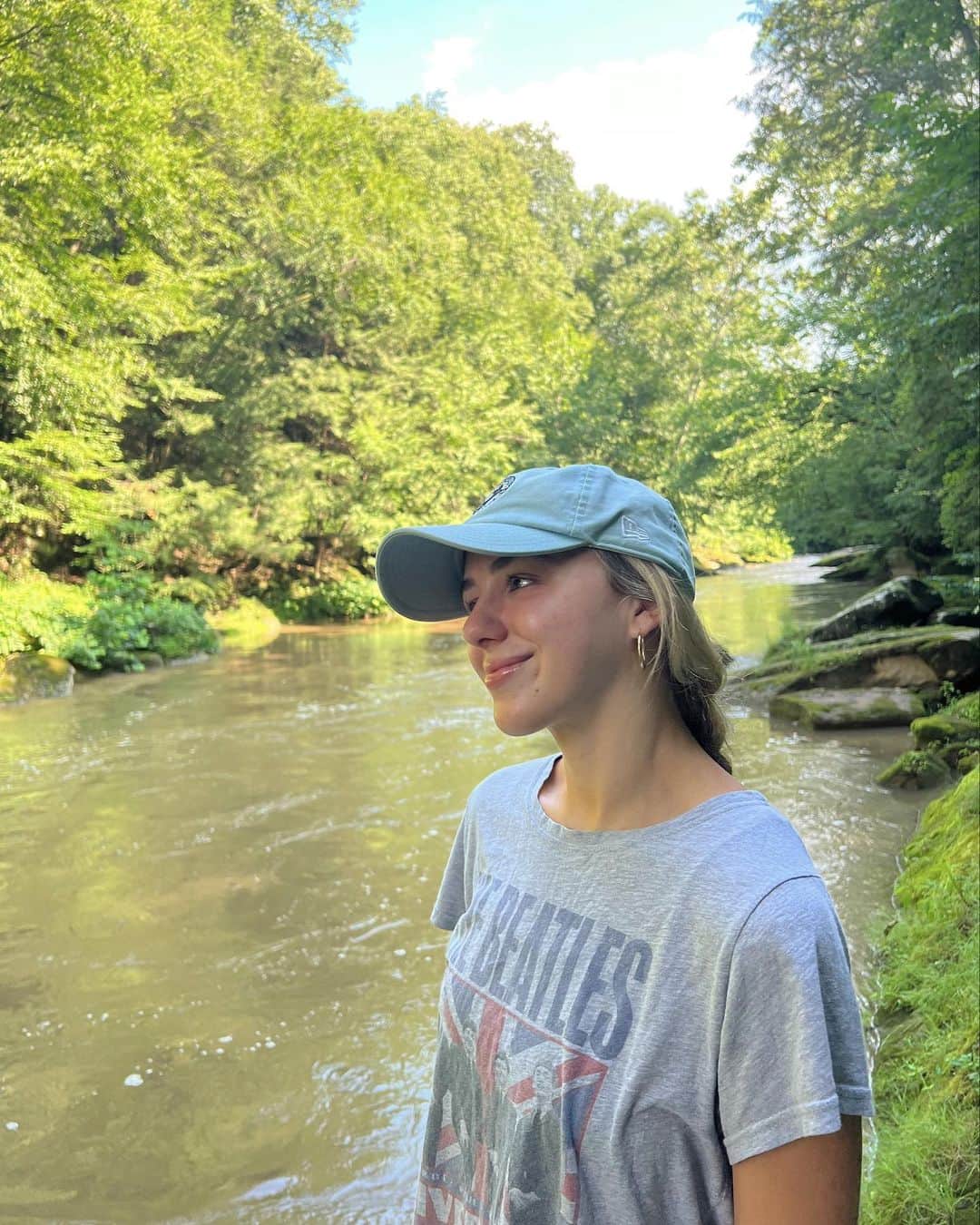 のインスタグラム：「hike day 🫶🏻」