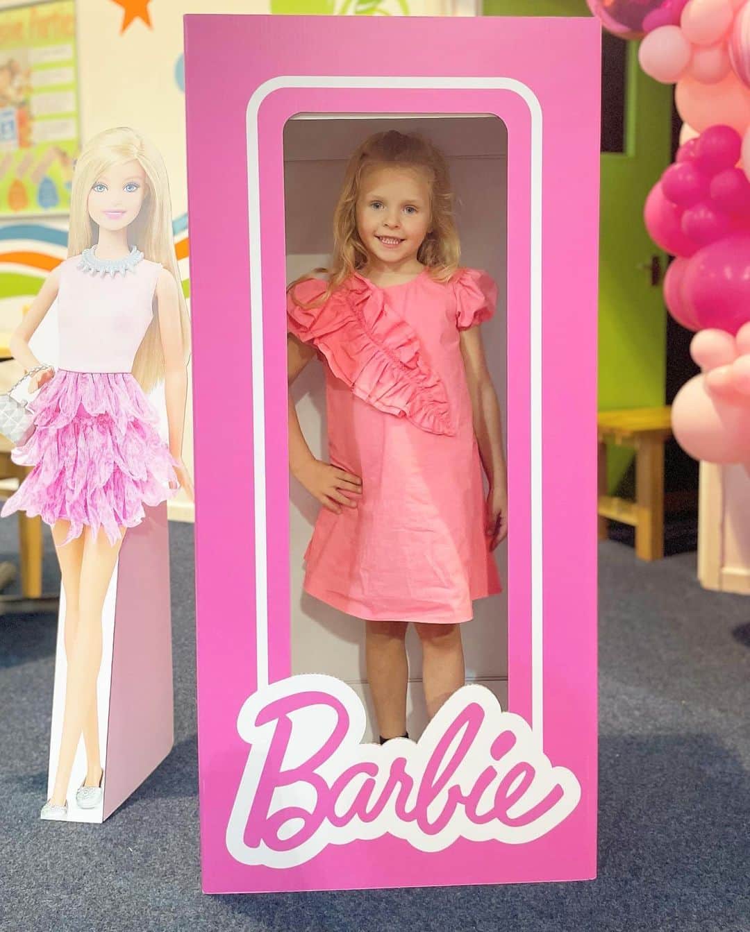 ナタリア・ベッカーのインスタグラム：「E eu que sempre adorei a #Barbie e agora tenho uma de verdade para chamar de minha?   🎀 Barbie Helena é uma edição especial, versão Ginasta, Al mare, Party time, Fashionista, Futebol, Praia, Bailarina, Fazendeira e tantas outras versões que a mamãe ama!!! 🎀👛💝🌸🌷💓」