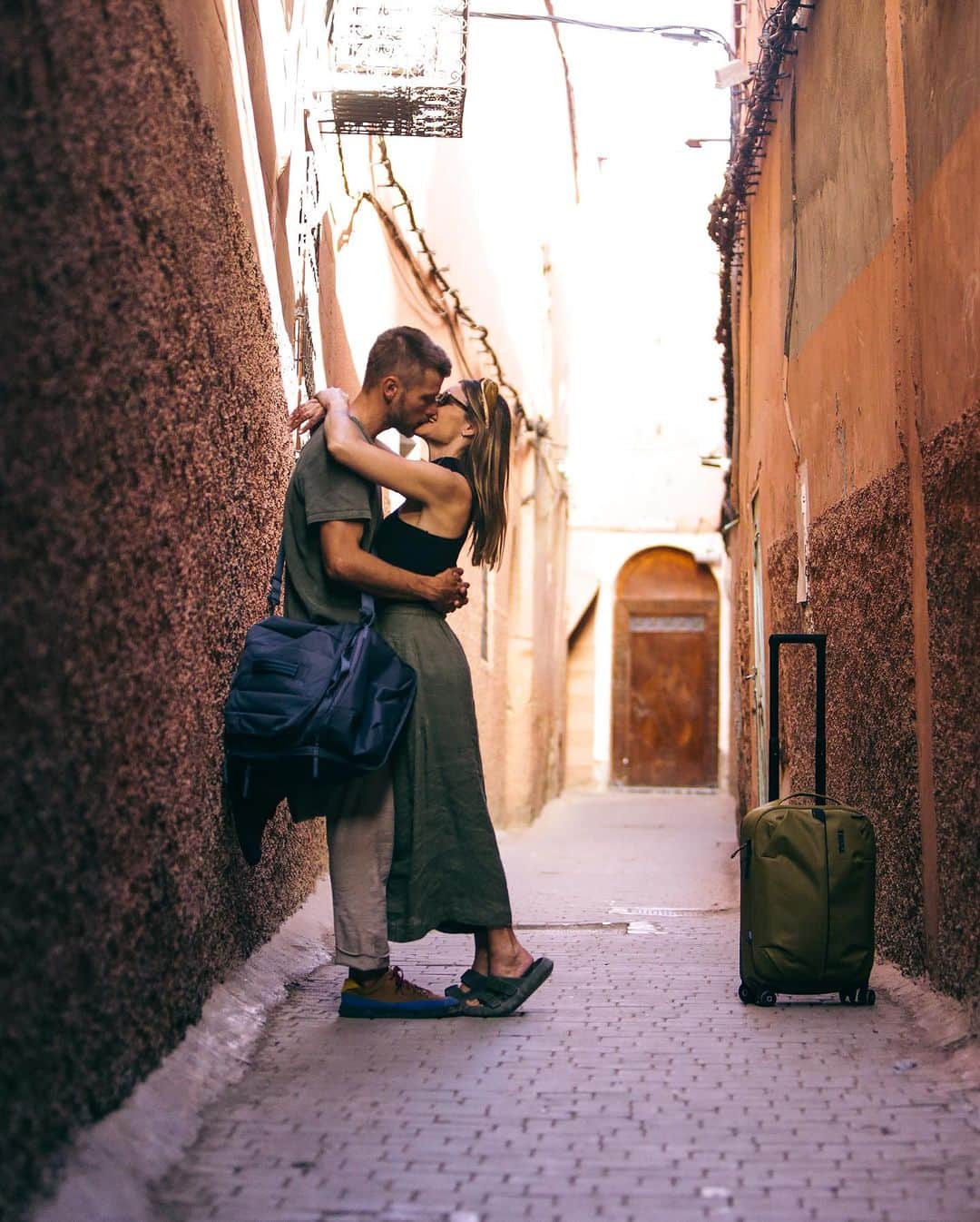 フェルナンダ・リマさんのインスタグラム写真 - (フェルナンダ・リマInstagram)「Pelos labirintos de Marrakesh. Tão bom se perder juntinhos por aí ❤️  #FernandaLima #RodrigoHilbert #MinhaViagem #Thule #BringYourPassion #BringYourLife  Fotos: @marinabaggio_」7月22日 4時03分 - fernandalima