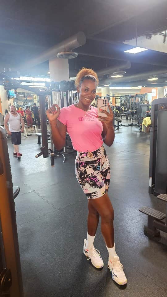 ベタニア・デラクルスのインスタグラム：「The grind never stop ✌🏾 #BigBeth」