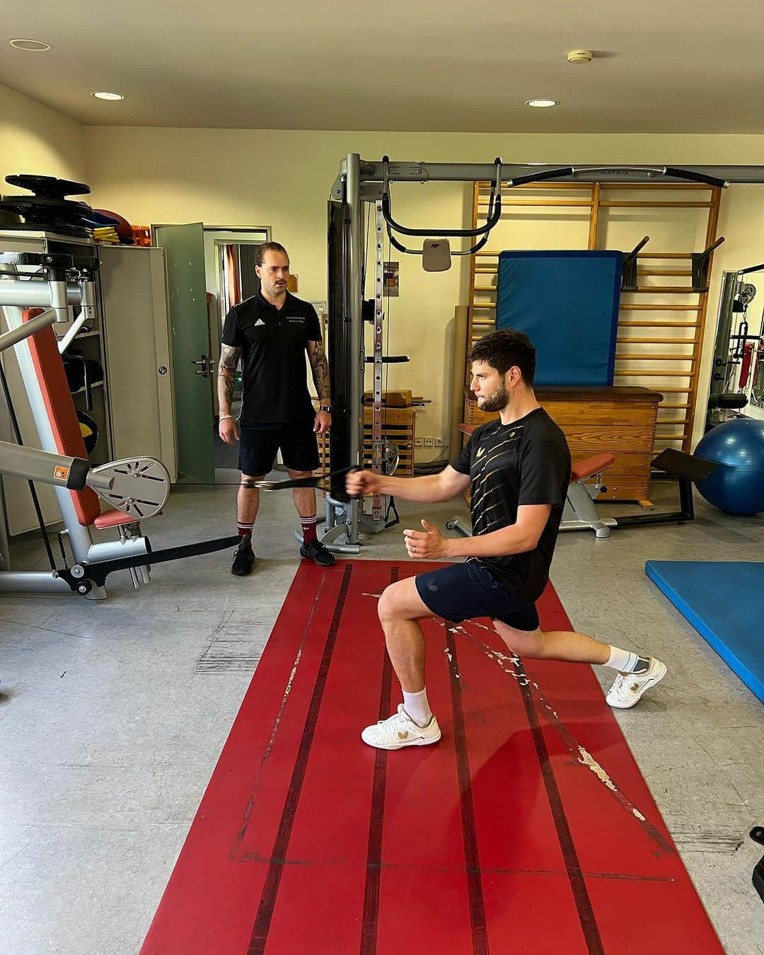 ドミトリ・オフチャロフのインスタグラム：「🏋️‍♂️+ 🏓= 😃」