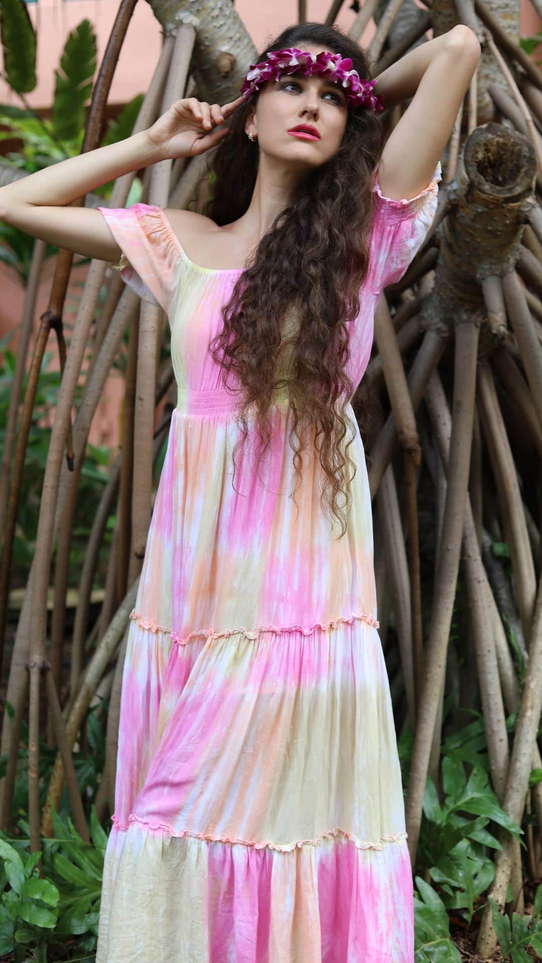 Angels By The Sea Hawaii Waikiki Based Boutiques ?Original clothing designed のインスタグラム：「One and only…  この鮮やかなタイダイシリーズは 丁寧に一着ずつ職人の手により 色付けされたもので  どのドレスも少しずつ柄が違い 自分だけの特別なドレス感があります☺️💕  This vivid tie-dye series is carefully hand-dyed by craftsmen one by one.  Every dress has a slightly different pattern, so you can feel like you have your own special dress!  👗 Halia Tie-dye Long Dress from @angelsbythesea  📸 @lynnhenleyphotography & @victoriahenley thank you🩷 📍Waikiki, Hawaii   @angelsbythesea has been Hawaii’s resort fashion brand based in Honolulu, Hawaii, since 2010. Please visit our online store 🌺www.angelsbytheseahawaii.com Owner Designer Nina Thai (Miss Waikiki) @nina_bythesea (日本語勉強中📚🙇🏻‍♀️) Please feel free to tag your pic for a chance to be featured!  ハワイのリゾートファッション、 エンジェルズバイザシー はミスワイキキである Nina Thai によって作られたハワイオリジナルファッションブランドです🌴日本語ウェブサイトはこちら www.angelsbytheseahawaii.jp  ハワイやリゾートファッションが好きな人は是非私達のアカウントをフォローして下さい🙌また私達の商品をポストする際にタグ付けしていただいたら私達からリポストされるチャンスがあります  #angelsbytheseahawaii #angelsbythesea #resortwear #hawaii #waikiki #supporthawaii #sheratonwaikiki #palmleaves #hawaiibeaches  #ハワイ #ワイキキ #カイルア #ラニカイビーチ #シンプルコーデ #ハワイ好きな人と繋がりたい #エンジェルズバイザシーハワイ #エンジェルズバイザシー #リゾートファッション #ハワイに恋して #ハワイ限定 #シェラトンワイキキ #ワイキキビーチ」