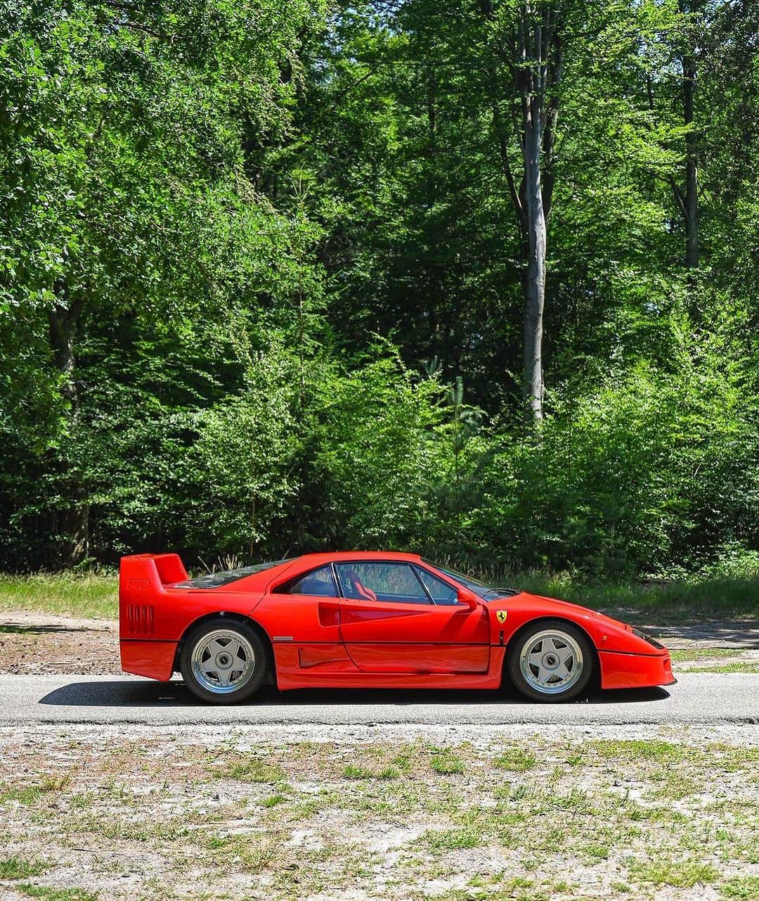 CarsWithoutLimitsのインスタグラム：「In 1987, @Ferrari unleashed the awe-inspiring F40, a masterpiece limited to a mere 1,311 units between 1987 and 1992. This legendary beauty marked the final chapter where the great Enzo Ferrari himself graced its creation.  Photos via @ferrarikroymans 📸, we pay tribute to the essence of speed, power, and design embodied in the #FerrariF40. 💯 Join us in a journey through automotive history as we admire this timeless marvel.  #F40Anniversary #FerrariLegacy #SupercarSunday #CarEnthusiast #CarPorn #CarsWithoutLimits #ItalianExcellence #AutomotivePassion #Ferrari #F40」