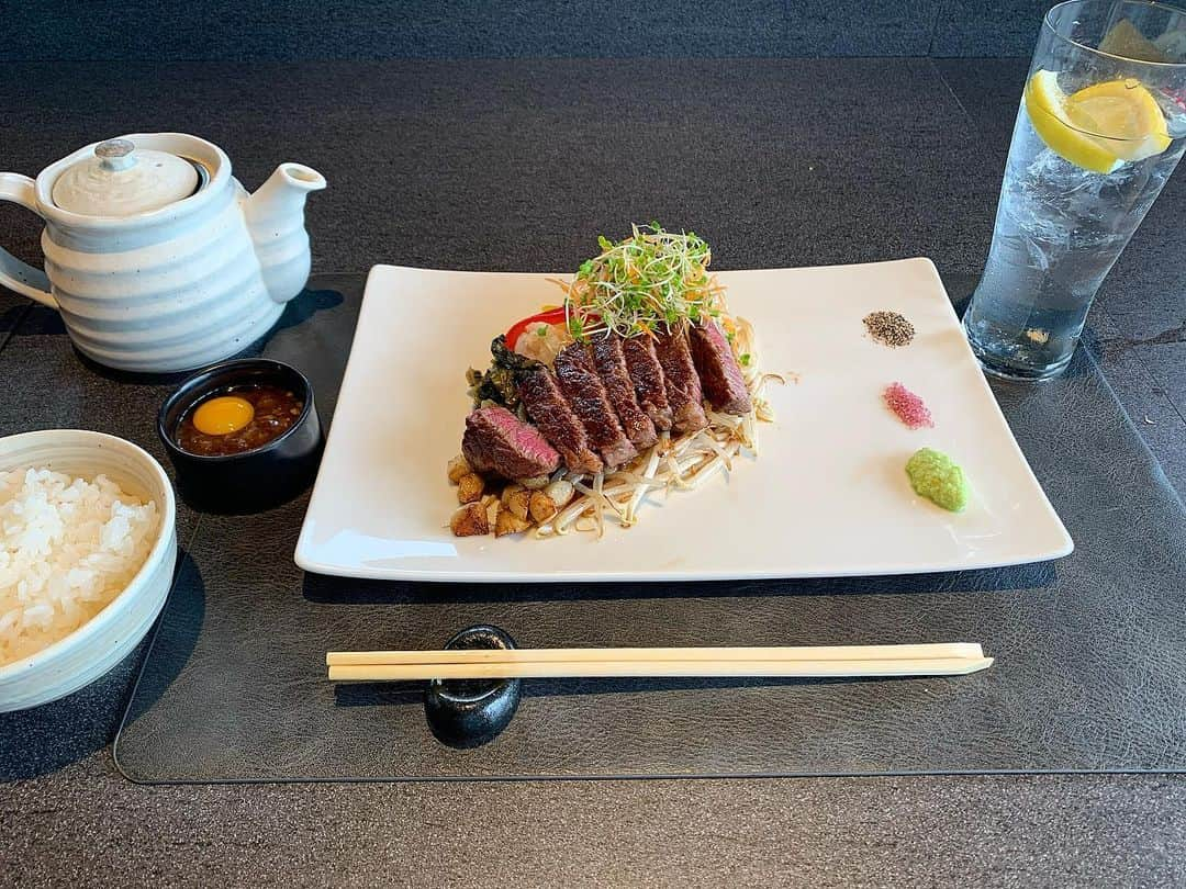 みたんのインスタグラム：「TEPPANYAKI 10🥩 コスパは良き♡  一人でこの炎のパフォーマンス見てた私。笑  #teppanyaki10  #鉄板焼き10 #鉄板焼き #黒毛和牛　 #渋谷区グルメ  #グルメ #グルメ女子  #グルメスタグラム」