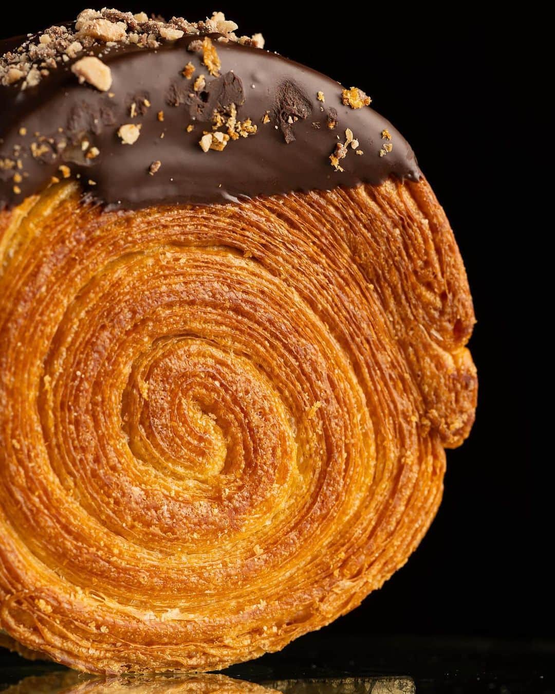 Eater LAさんのインスタグラム写真 - (Eater LAInstagram)「Delight Pastry (@delightpastryca) owner and pastry chef Lily Azar and her daughter and co-owner Sarah Hashemi noticed something in late 2022. Customers kept asking about spiral croissants, the circular dipped pastry sensation that set Instagram and TikTok ablaze.  Starting to make spiral croissants was a minor pivot for Azar, who has long been used to introducing new pastries and who helped shape Tehran's pastry community decades ago. Click on the link in bio to read about this trailblazing pastry chef's path from Tehran to Pasadena, written by Eater LA reporter Mona Holmes (@monaeats).  📸: @wonhophoto」7月22日 4時49分 - eater_la