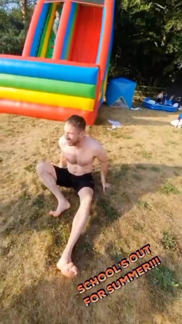 バリー・スローンのインスタグラム：「Schools out and we’re sliding into summer like @barrypaulsloane on an inflatable rainbow slide!🌈🙌🤣🤣  #schoolsout #fridayfeels #innerchild #tgif」