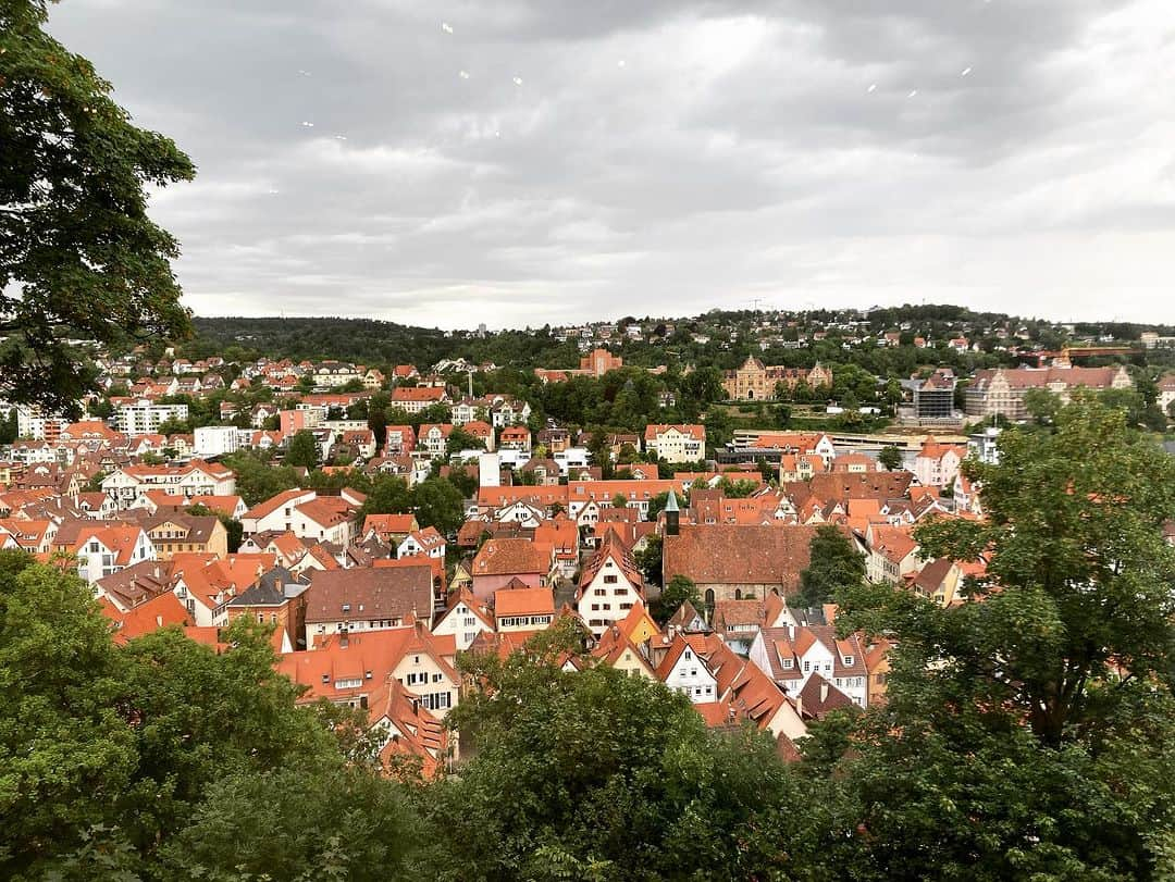 上原ひろみさんのインスタグラム写真 - (上原ひろみInstagram)「First time in Tubingen. What a beautiful town with so much history.   Amazing to be playing in the castle, vielen dank for coming to the show, very heartwarming audience!!」7月22日 5時40分 - hiromimusic