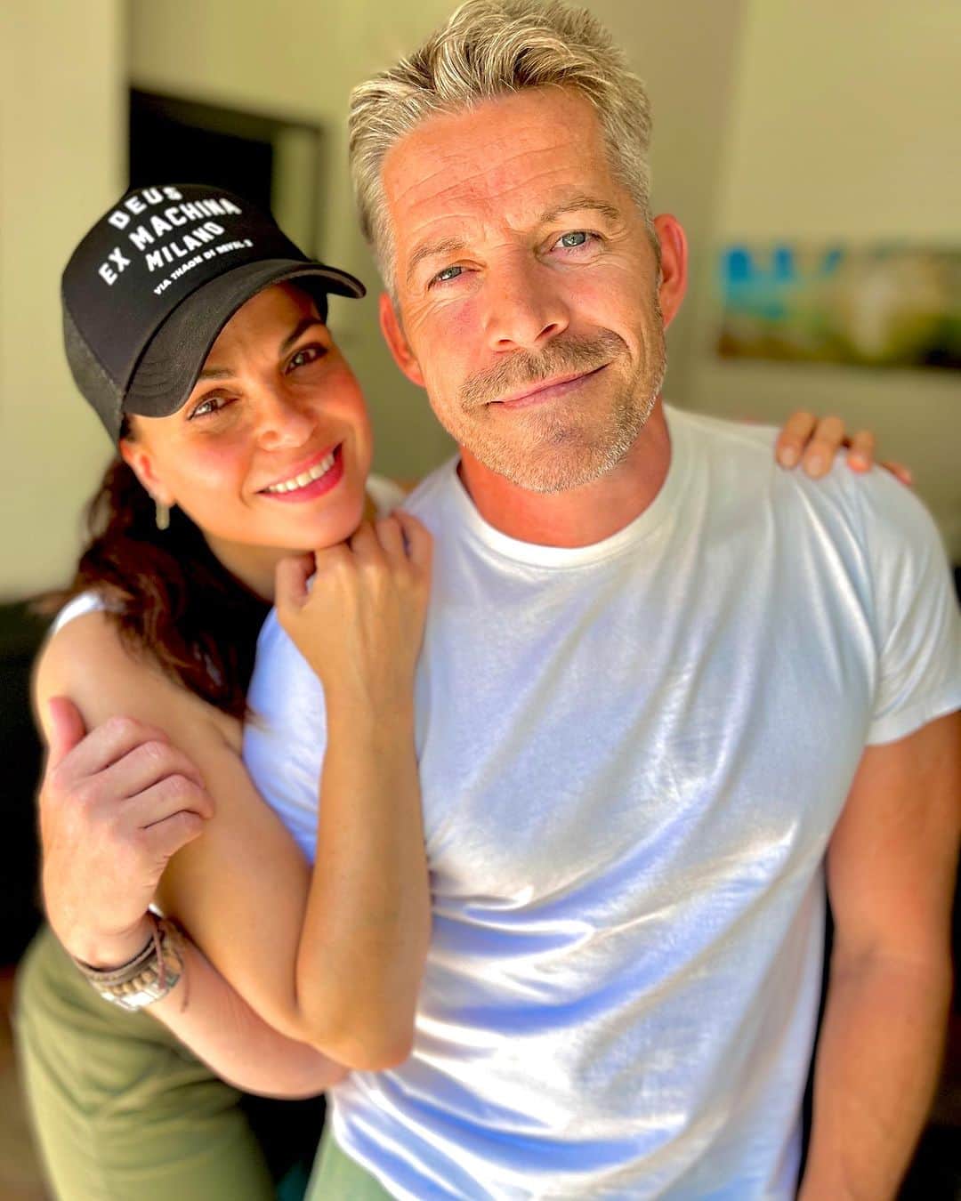 のインスタグラム：「Today we joined our colleagues, from the @wgawest and @sagaftra to fight for a fair deal for writers, actors and everybody that works in the industry. It was an also lovely chance to catch up with my dear friend @lanaparrilla #reunion photo by: @bexmader」