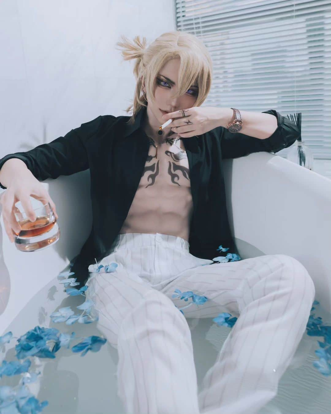 ひかりんさんのインスタグラム写真 - (ひかりんInstagram)「This year for my birthday I gave myself these Luca photos 😌 like ... Are we not gonna talk about those BoOBaS ???  Hope you like them as much as I enjoyed cosplaying him 💛 Photo|@lizespero   #luca #lucakaneshiro #lucatuber #vtuber #cosplay」7月22日 12時17分 - __hikarin