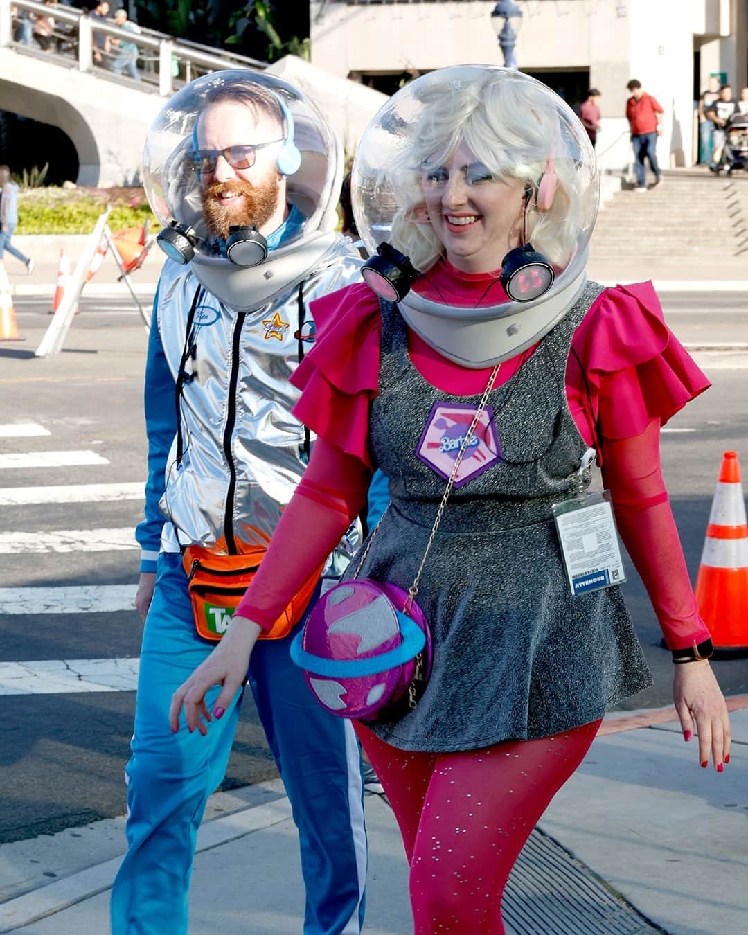ゴールデングローブ賞のインスタグラム：「#ComicCon2023 didn’t disappoint! Check out some of our favorite moment (and costumes) from San Diego! Which one is your favorite?」