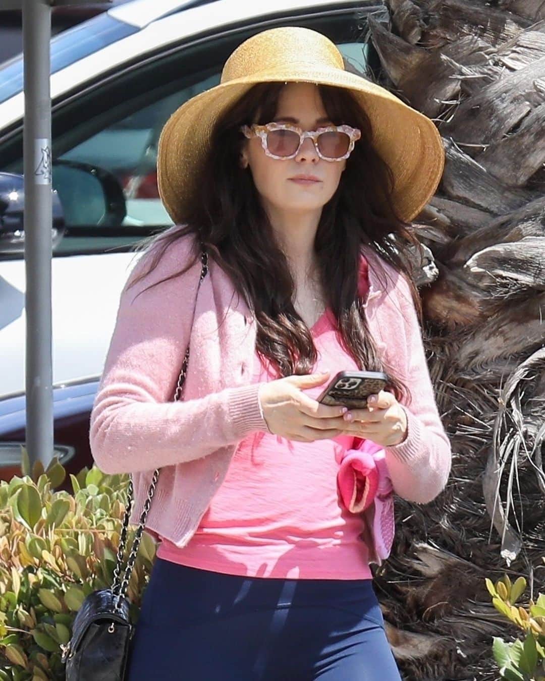 Just Jaredさんのインスタグラム写真 - (Just JaredInstagram)「Zooey Deschanel remains the queen of all things Twee while out and about in Brentwood today. We've got more pics of her cute look over at JustJared.com! #ZooeyDeschanel  Photos: Backgrid」7月22日 7時12分 - justjared