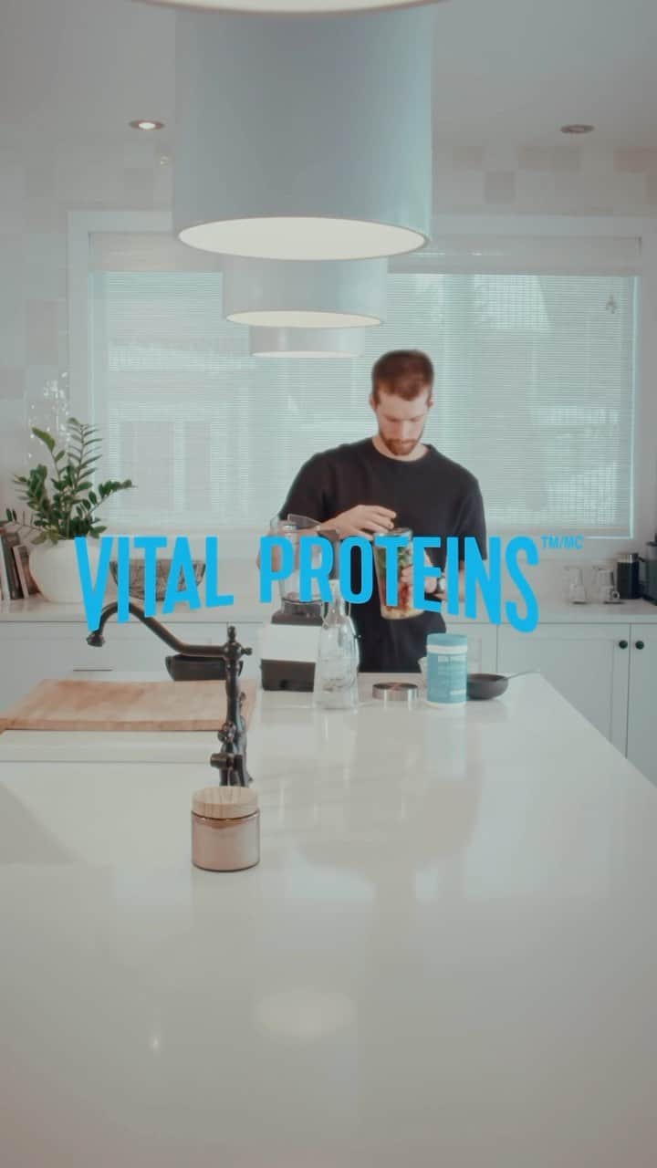 マックス・パロットのインスタグラム：「Nothing better than a smoothie during summer days! 😋 Here’s what you’ll need to make my go to collagen smoothie with @vitalproteinscanada:  🔹 1 scoop of @vitalproteinscanada collagen peptides 🔹 1 cup of spinach  🔹 1/2 cup frozen raspberries  🔹 1/2 frozen mango  🔹 1 blueberry yogurt  🔹 1/2 cup blueberries  🔹 1 cup water Mix it up and enjoy!  To get your dose of collagen, use my code ‘MAXPARROT15’ at checkout + enjoy free shipping Canada wide at vitalproteins.ca  #WellnessIsVital #VitalProteinsCanada」