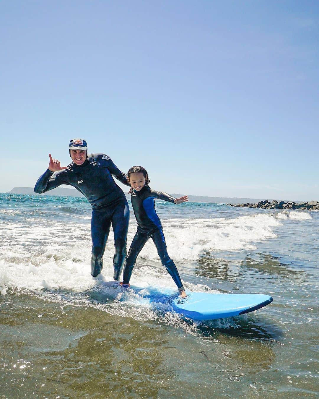 ジェイミー・オブライエンのインスタグラム：「Happy waves in Southern California 🏄‍♂️🏄‍♀️ we are Psyched to be located at @delcoronado 🩵」