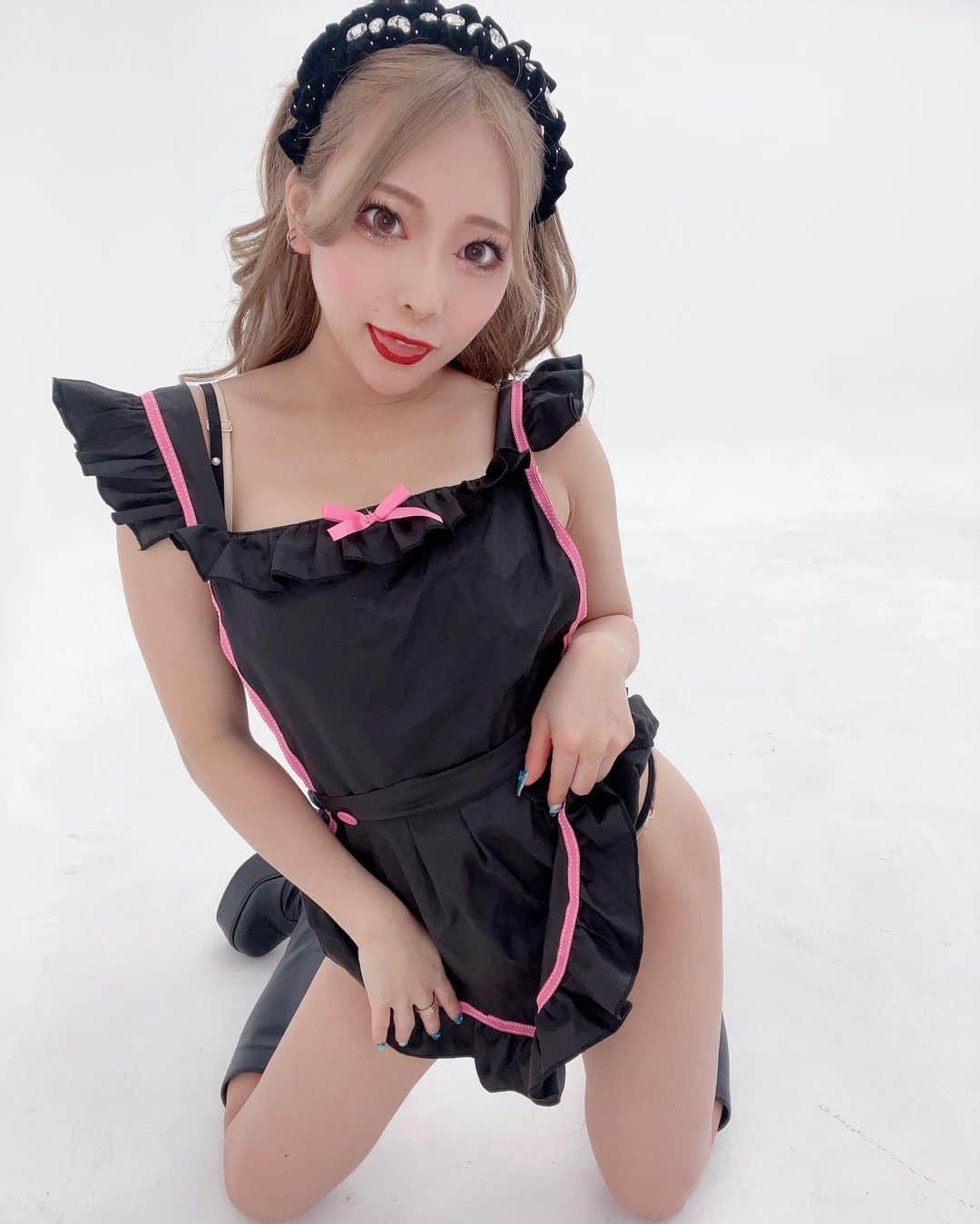 のインスタグラム：「💙💖💙💖💙 : : :  ちらっ 🫶 . .  #バーレスク大阪 #バーレスク東京 #バーレスク大阪ありえ #北新地 #インスタ映え #ホスト  #韓国メイク  #童顔女子  #実物とは異なります   #burlesqueosaka  #burlesquetokyo」