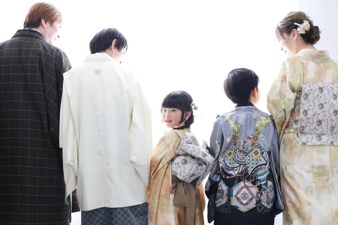 太陽チャンネルのインスタグラム：「動画は観ていただけましたか？ とっても素敵な七五三写真を 撮影していただきました✨️ 神戸煉瓦倉庫にある STUDIO ARC様 とっても可愛くてオシャレな手作りのスタジオで 素敵な写真をたくさん撮っていただきました♡♡ 自然な表情がすごく気に入ってます♡ スタジオ選びに迷っている方、 とってもとってもオススメですよ～😍😍💕 #七五三 #写真スタジオ #ハーバーランド #フォトスタジオ #写真館 #前撮り」