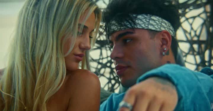 Sebastián Villalobosのインスタグラム：「TULUM 🌴 YA DISPONIBLE EN TODAS LAS PLATAFORMAS DIGITALES!!!! (LINK EN MI BIO) AHORA SÍ PUEDEN DISFRUTAR EL RESTO DEL VERANO COMO SE DEBEEEE! ☀️ A ESCUCHAR EL TEMA Y ESTÉN ATENTOS QUE PRONTO LES TENGO UNA SORPRESA PARA QUE VIAJEN A CONOCER TULUM 😍✈️🔥」