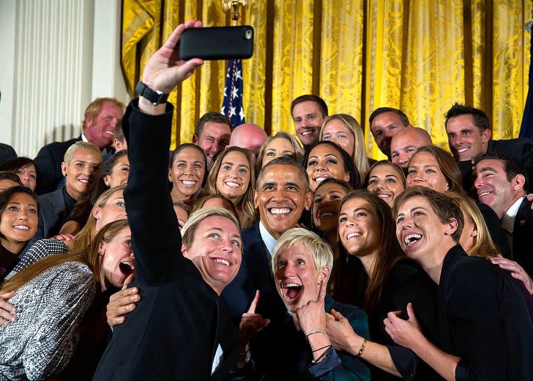Barack Obamaのインスタグラム：「Good luck to the incredible @USWNT at the World Cup! I was proud of the team that won back in 2015 (and in 2019!), and I'm proud of the team representing us today. I'll be cheering for you all the way—let's add that fifth star!」