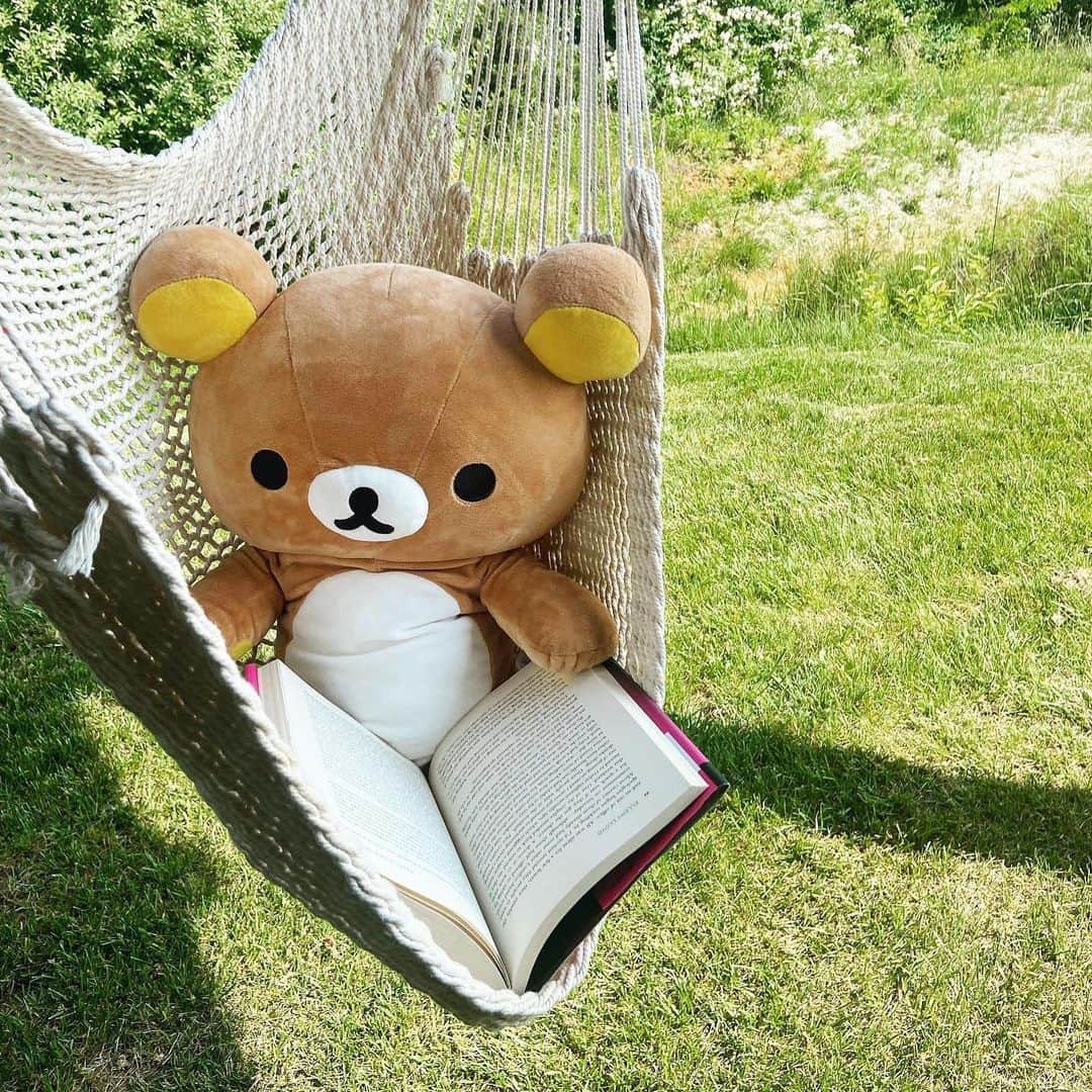 Rilakkuma US（リラックマ）さんのインスタグラム写真 - (Rilakkuma US（リラックマ）Instagram)「What a nice day to relax and read your favorite book wtith Rilakkuma! Shot by @matchwithmekuma    #rilakkumaus #rilakkuma #relax #sanx #plush #plushies #リラックマ #サンエックス」7月22日 8時19分 - rilakkumaus