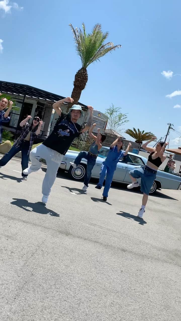 のインスタグラム：「DRIVEで振付け作ったよ☀️ @johnnys_official のロケーションとこの日の天気が最高🦩 みんなも遊びながら踊ってみてね😎  w/ @gf_g_force  @yuuka_gforce  @maira0831  @yuzu_tanoue  @m_s_k_0625  @10_riu_09」