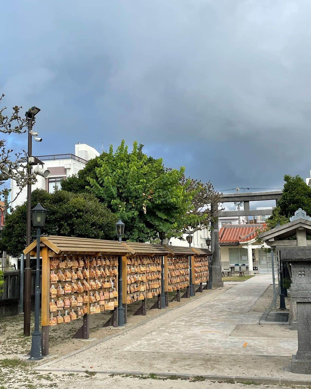 キャンヒロユキさんのインスタグラム写真 - (キャンヒロユキInstagram)「泡瀬ビビュルに来てみました。 ここは安産、授かりの神社として有名です。」7月22日 8時28分 - kiyancan