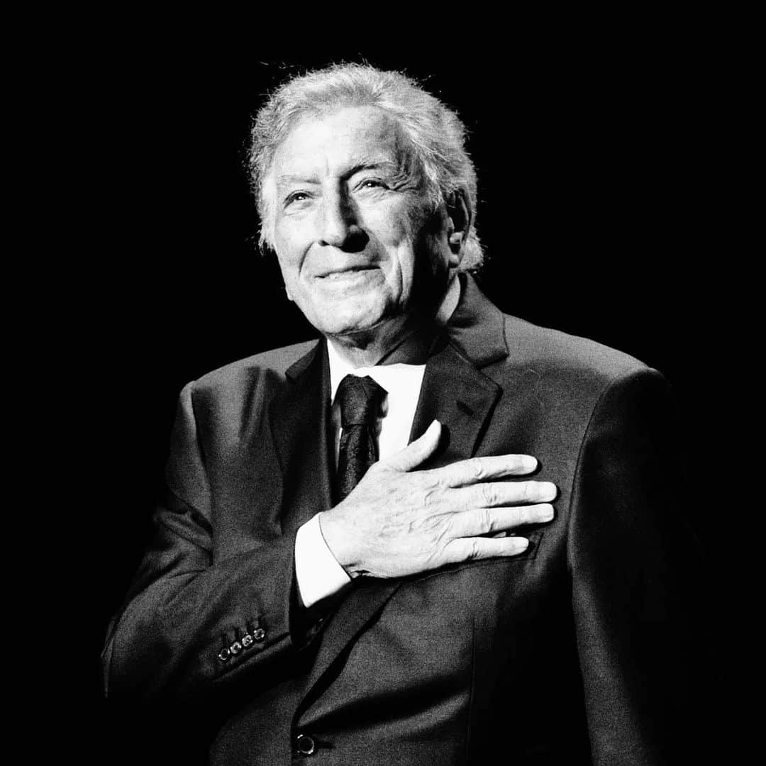 レスリー・フェラのインスタグラム：「Tony 💔 Bennett. This gentleman and his music were an integral part of my childhood. My love for his music has never waned. His phrasing and lyricism were truly unique and unparalleled, and his voice — a thing of beauty. Thank you for your legacy of song, Anthony Dominick Benedetto. You’ll be so very missed.  . . . #riptonybennett #tonybennett #oneofthebest」