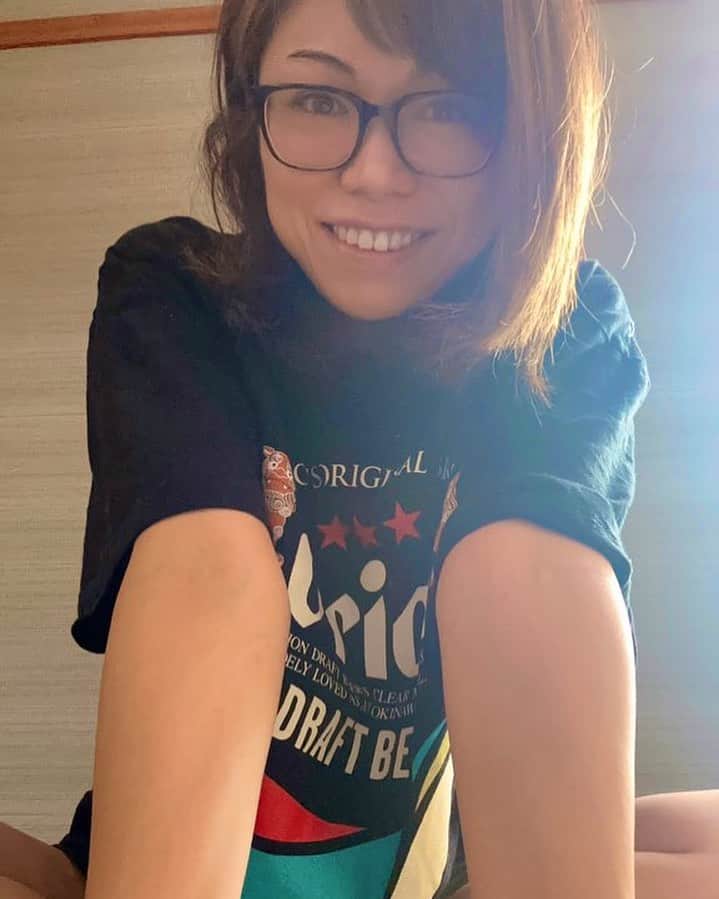 のインスタグラム：「朝活ー！  ストレッチ！ 目覚めてきた！  #朝活 #ストレッチ」