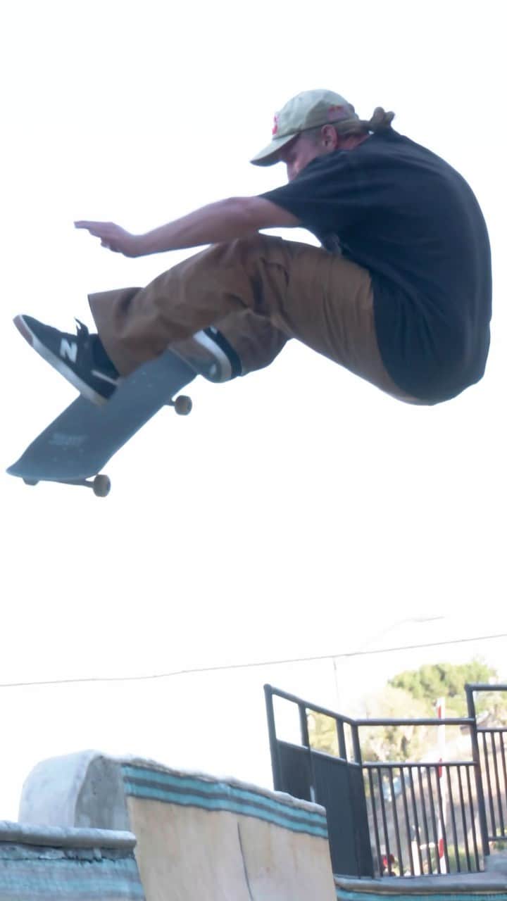 ジェイミー・フォイのインスタグラム：「A visual representation of how to frontside heel flip by @jamie_foy.」