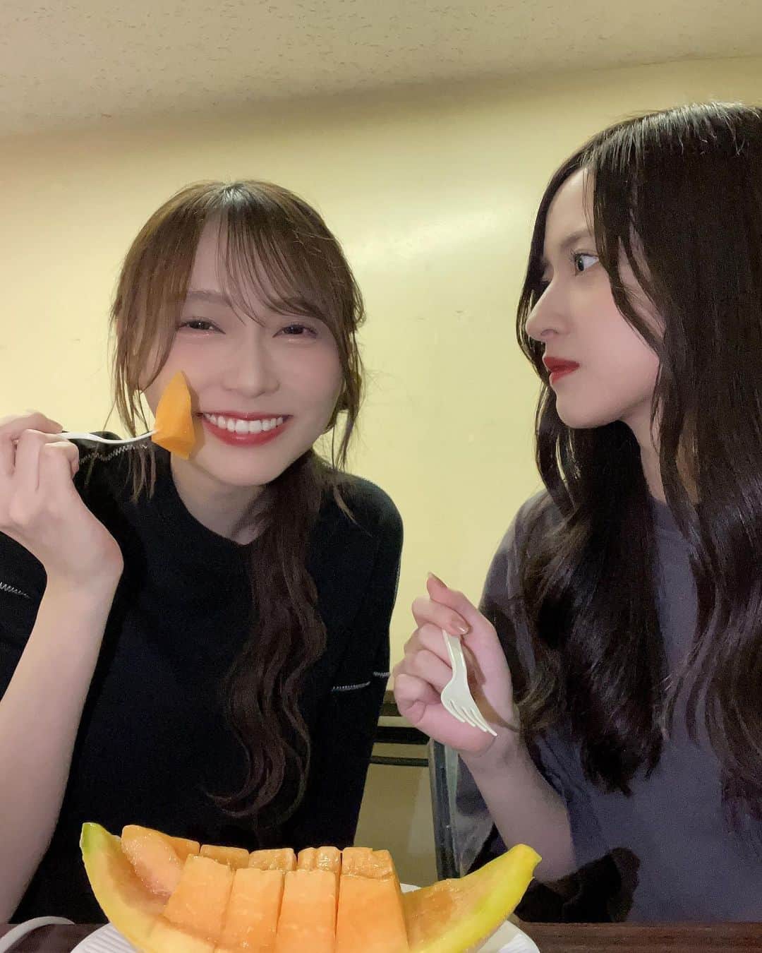 金川紗耶さんのインスタグラム写真 - (金川紗耶Instagram)「弓木奈於集！！！  #乃木坂46  #金川紗耶  #弓木奈於  #sayagram  #ツーショット  #いろんな方法で写真撮ってます #映える写真の撮り方教えてください  #カメラ  #📷」7月22日 8時54分 - saya.kanagawa_official