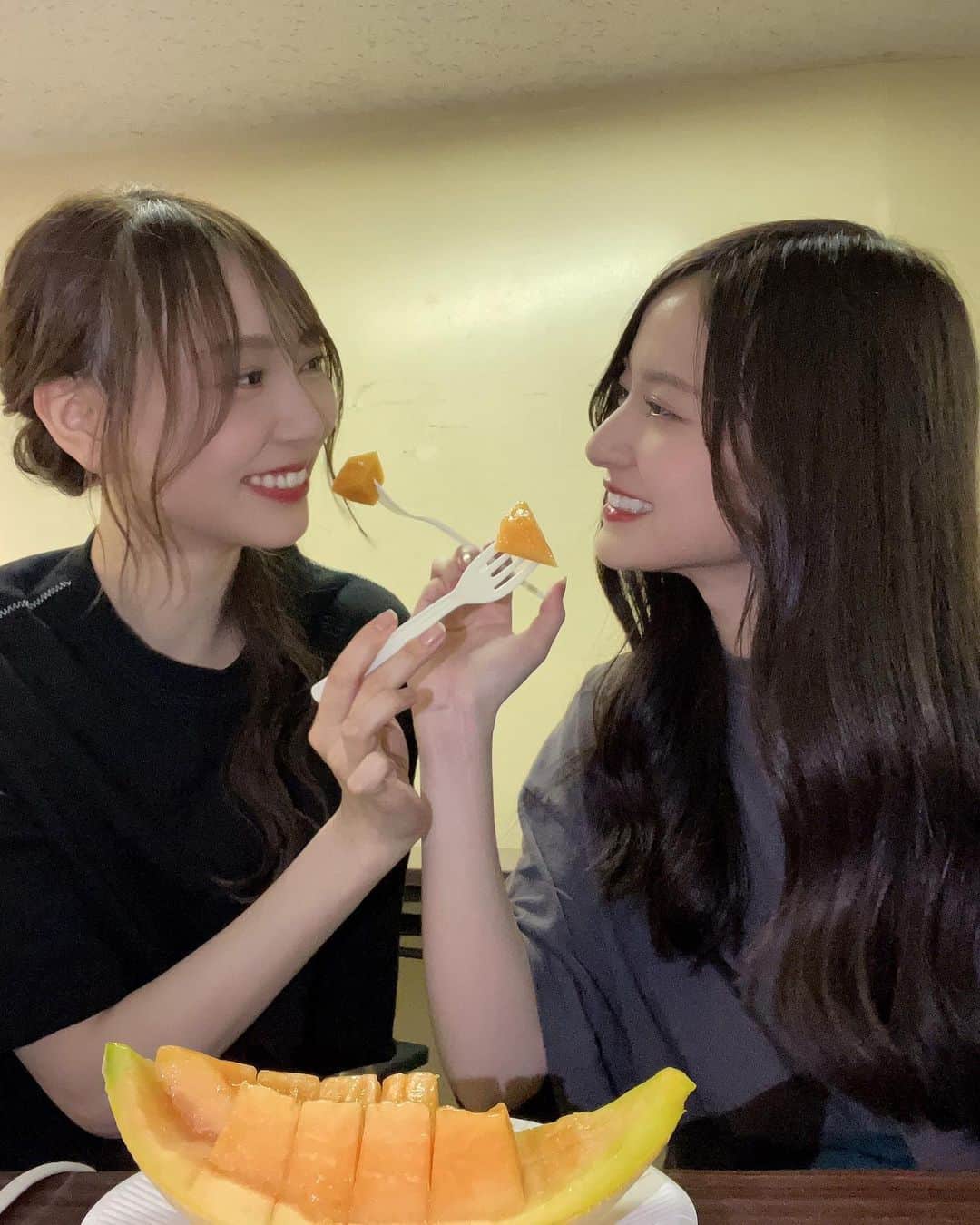 金川紗耶さんのインスタグラム写真 - (金川紗耶Instagram)「弓木奈於集！！！  #乃木坂46  #金川紗耶  #弓木奈於  #sayagram  #ツーショット  #いろんな方法で写真撮ってます #映える写真の撮り方教えてください  #カメラ  #📷」7月22日 8時54分 - saya.kanagawa_official