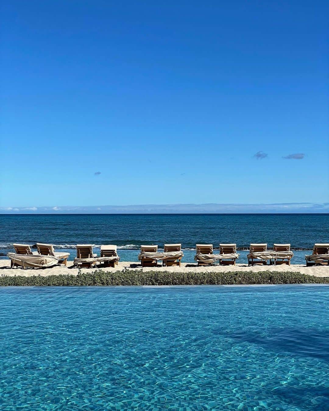 田中麻衣のインスタグラム：「まるで楽園。  毎日プールあそび。  #bigisland」